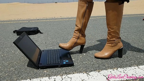Anastasija 38 - Laptop under Boots